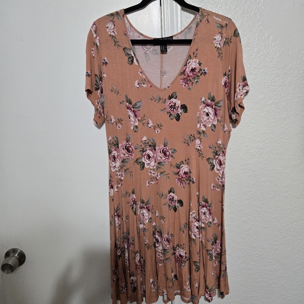 Forever 21 Floral Pleated Dress